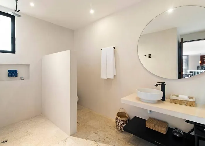 7 Bdr Luxury Villa, Tulum's Infinity Pool, Near Villa